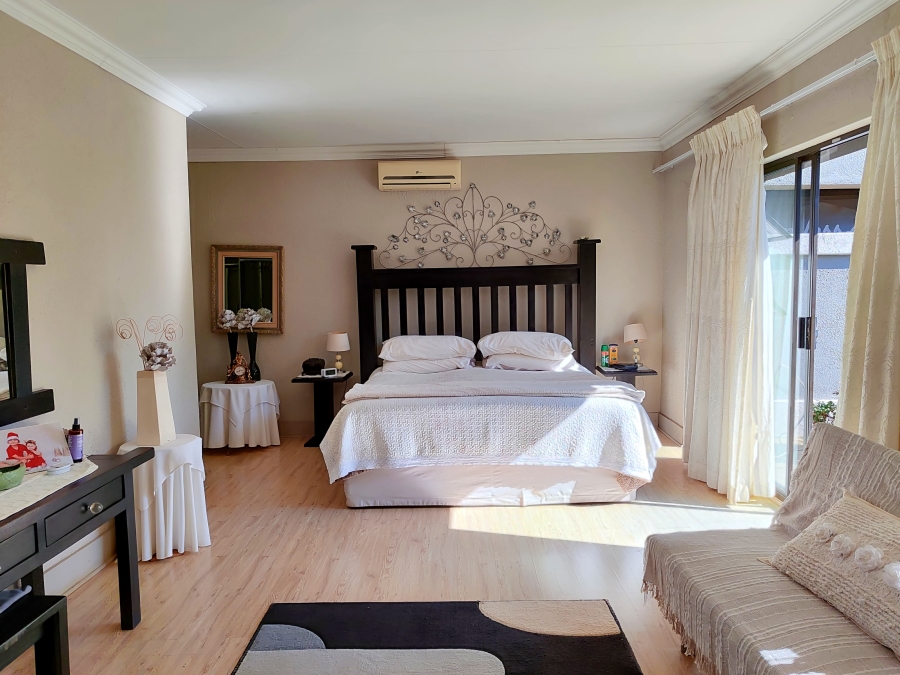 6 Bedroom Property for Sale in Doringkruin North West
